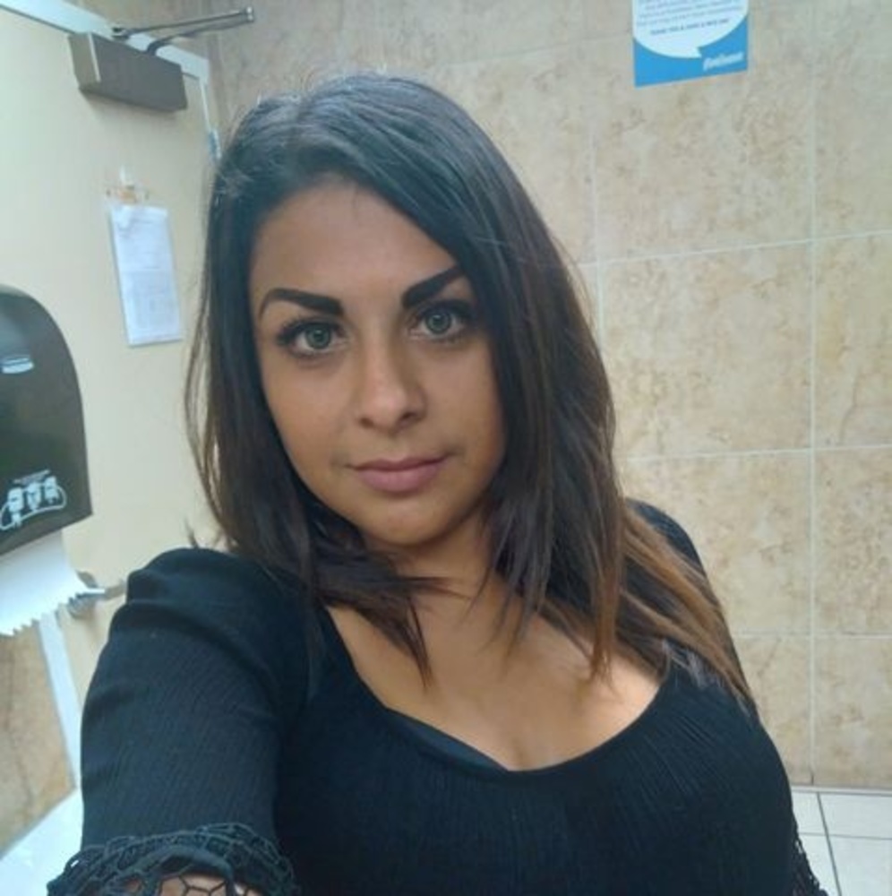 Meet your Posher, Deloni